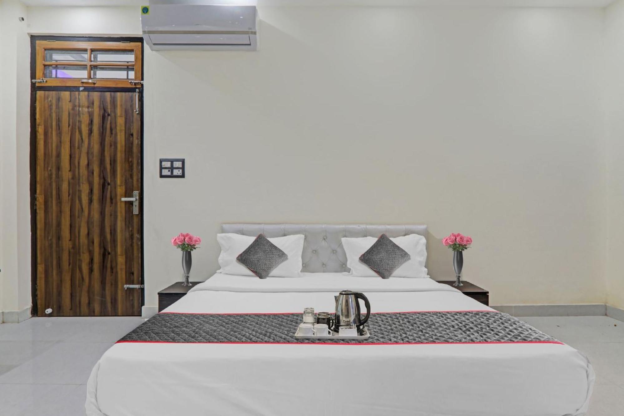 Townhouse Relax Inn Chinhat Exterior foto