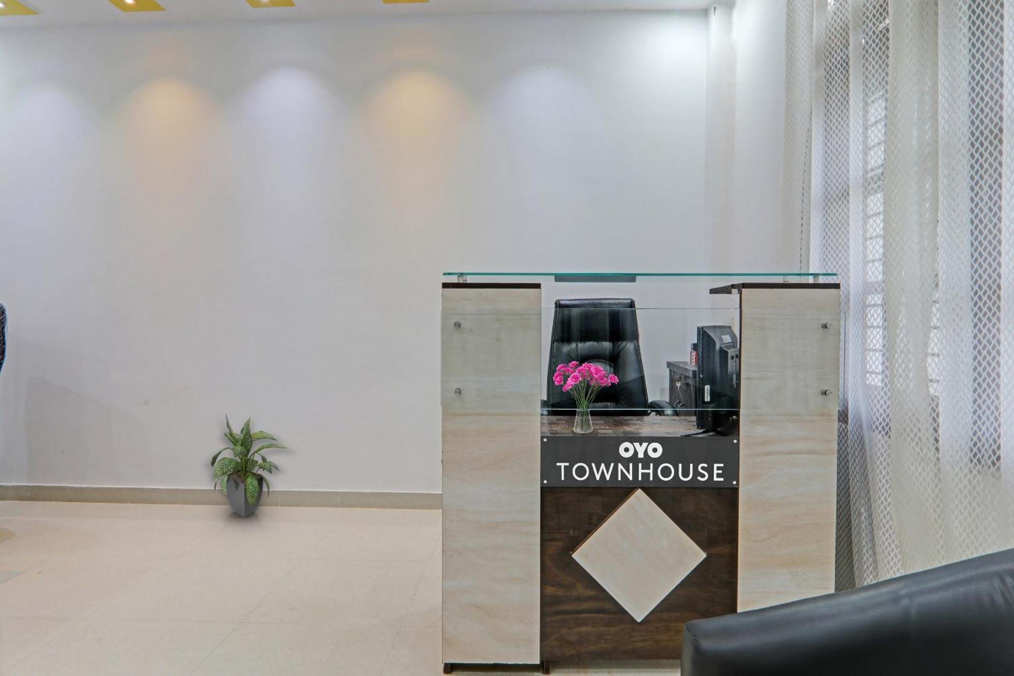 Townhouse Relax Inn Chinhat Exterior foto