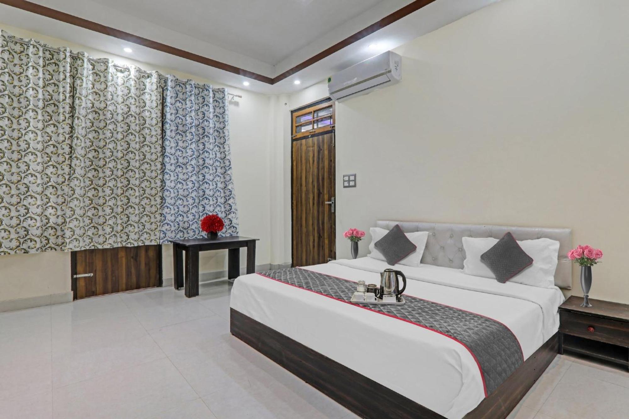 Townhouse Relax Inn Chinhat Exterior foto