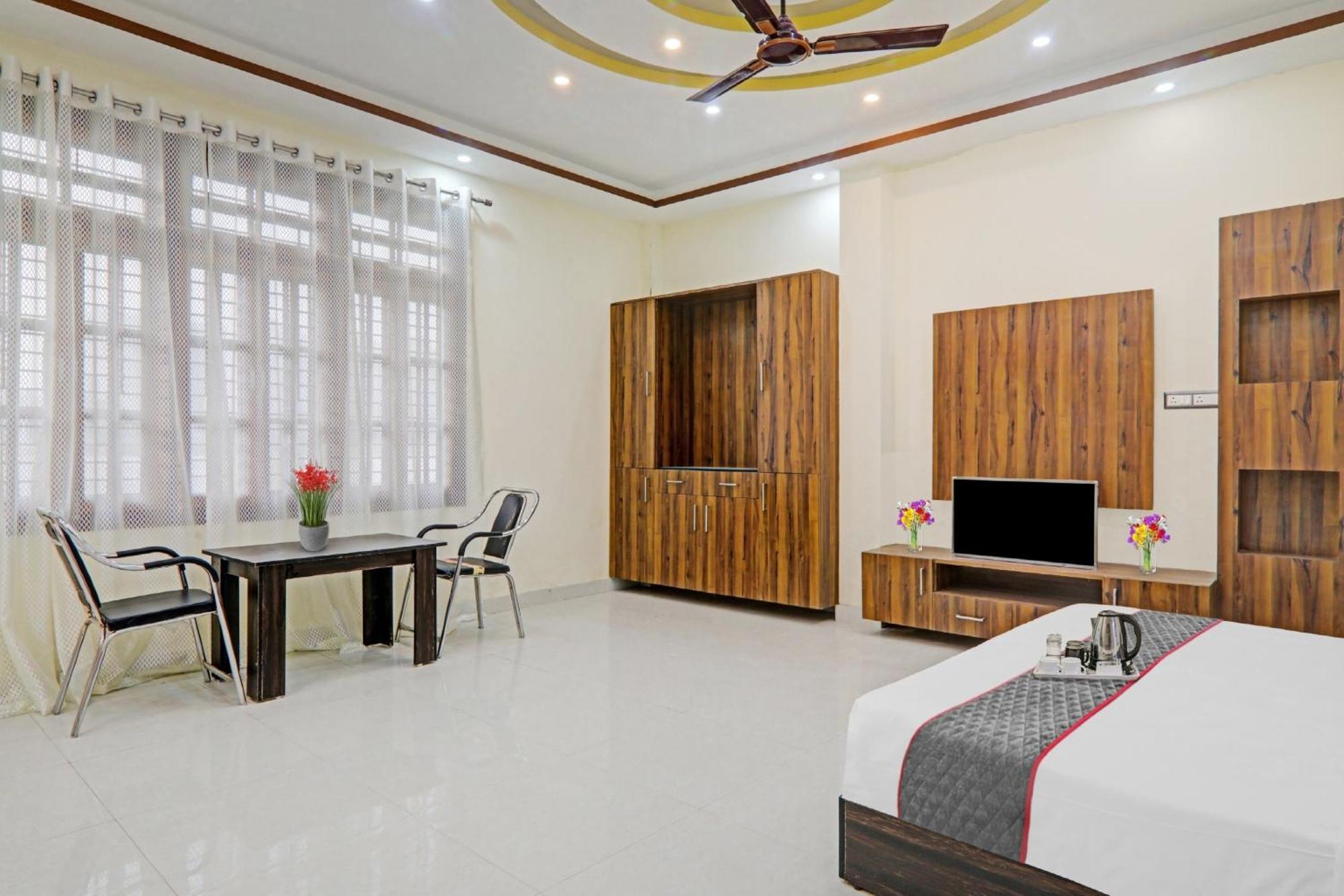Townhouse Relax Inn Chinhat Exterior foto